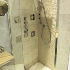 salle de bains compacte Haute-Normandie Trouville Paris pose de carrelage artisan